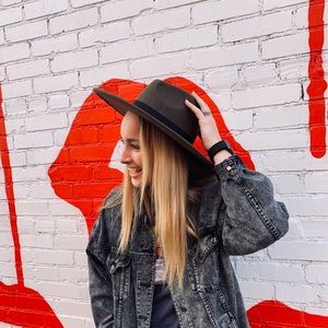 Meet your Posher, Kelly